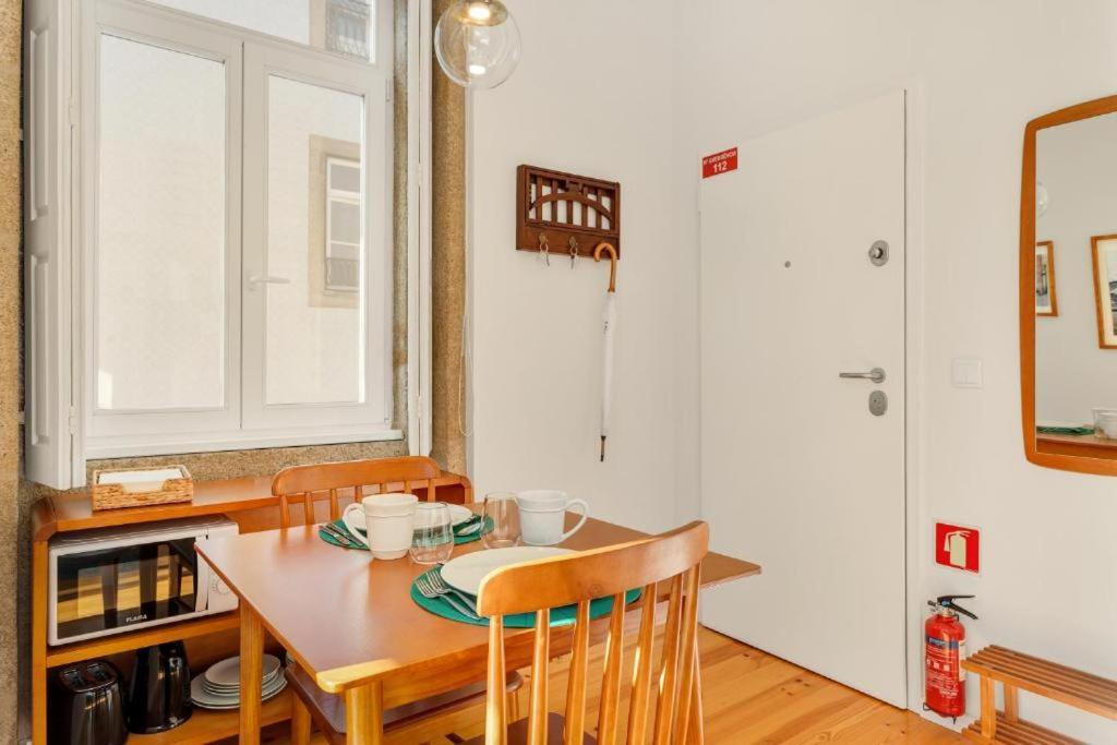 Host Wise - Lovely Shinny Flats With Balcony - Clerigos Porto Cameră foto